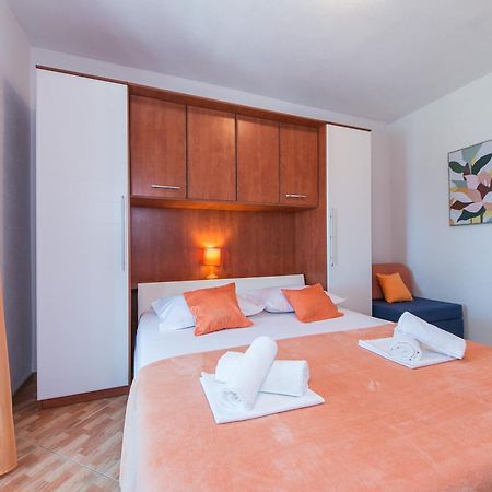 Apartments With A Parking Space Brela, Makarska - 16603 객실 사진