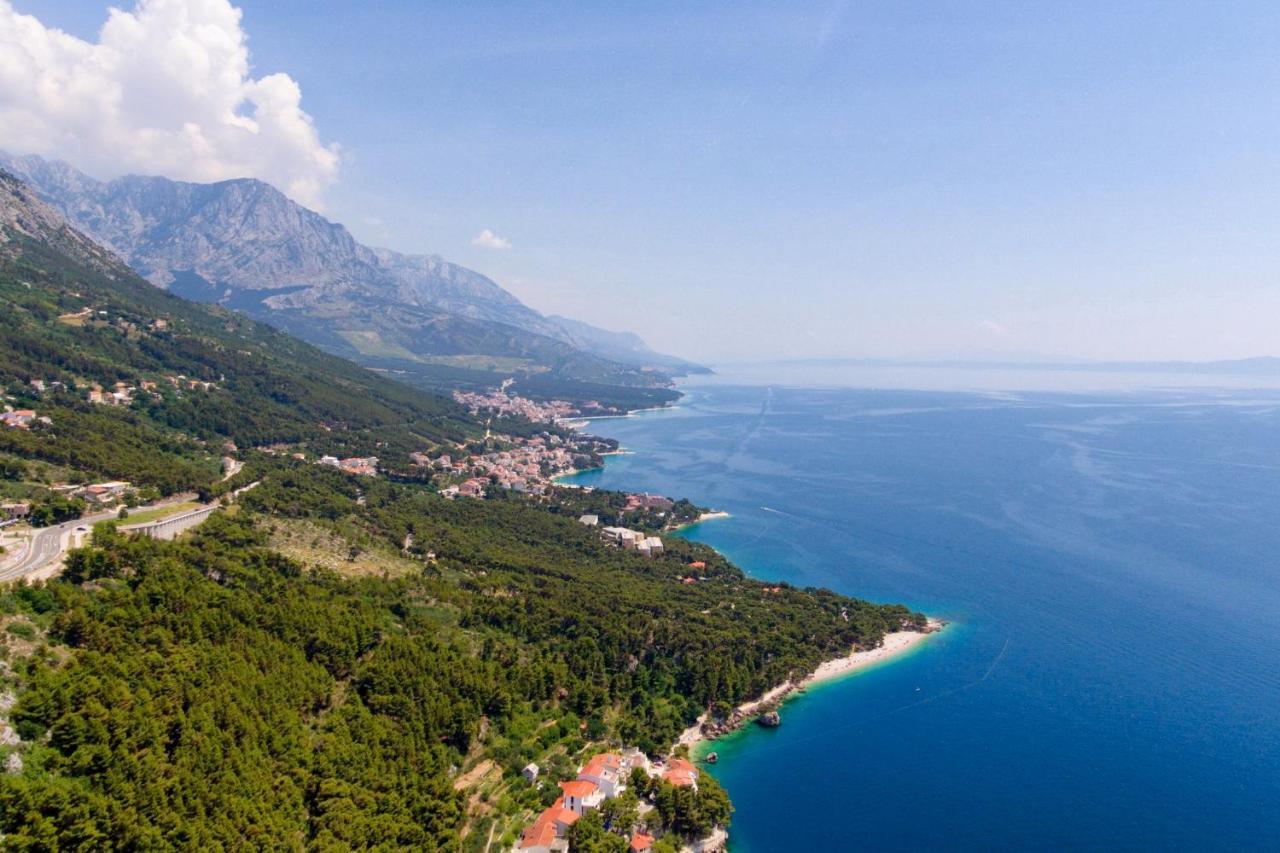 Apartments With A Parking Space Brela, Makarska - 16603 외부 사진