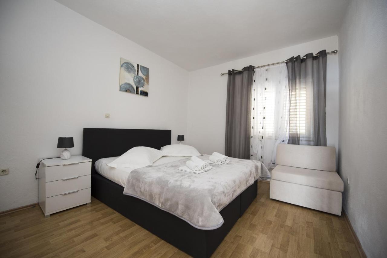 Apartments With A Parking Space Brela, Makarska - 16603 외부 사진