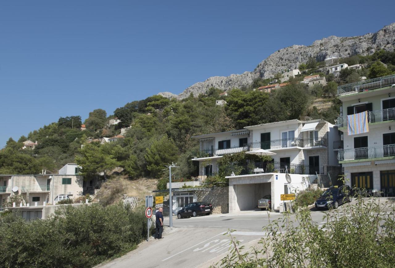 Apartments With A Parking Space Brela, Makarska - 16603 외부 사진