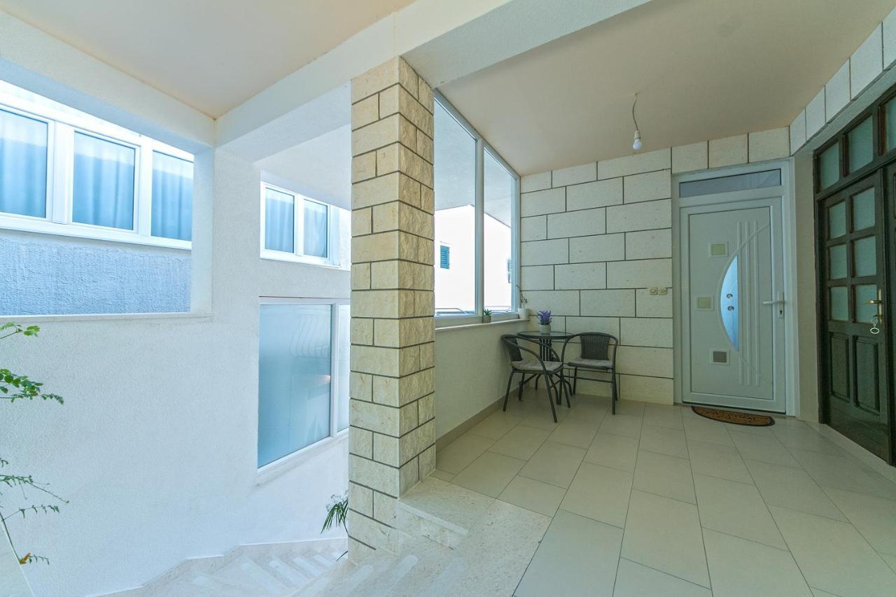 Apartments With A Parking Space Brela, Makarska - 16603 외부 사진