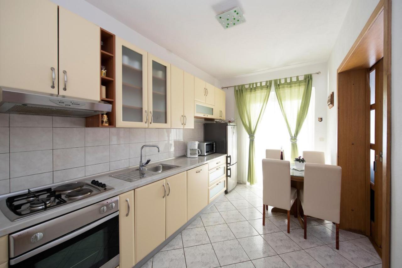 Apartments With A Parking Space Brela, Makarska - 16603 외부 사진